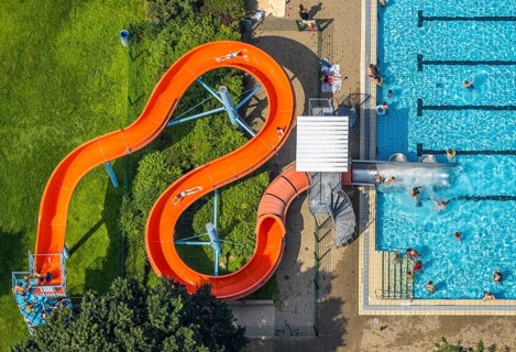 Aerial view, GSW Freibad Kamen-Mitte, Kamen, red water slide, Ruhr area, North Rhine-Westphalia,