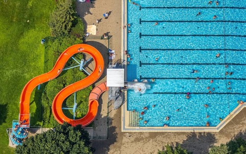 Aerial view, GSW Freibad Kamen-Mitte, Kamen, red water slide, Ruhr area, North Rhine-Westphalia,
