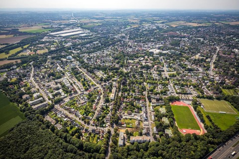 Aerial view, local view with Jahnstadion VFL Kamen in the district Kolonie Tannenberg in Kamen,