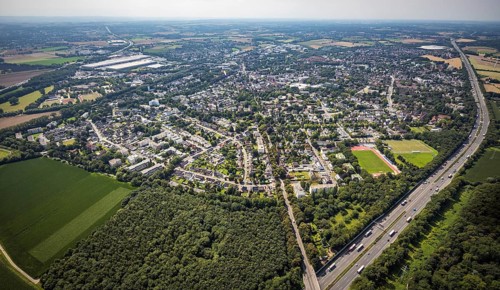 Aerial view, local view with Jahnstadion VFL Kamen in the district Kolonie Tannenberg in Kamen,