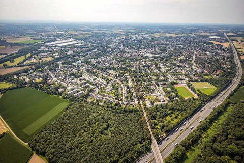 Aerial view, local view with Jahnstadion VFL Kamen in the district Kolonie Tannenberg in Kamen,