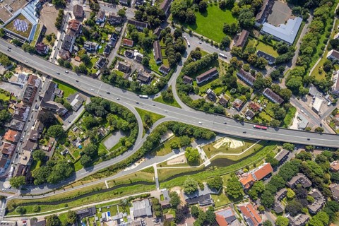 Aerial view, city centre with Sesekepark between Maibrücke and Hochstraße with river Seseke, Kamen,
