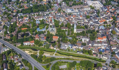 Aerial view, city centre with Sesekepark between Maibrücke and Hochstraße with river Seseke and