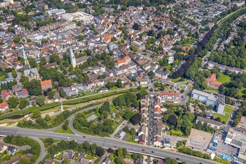 Aerial view, city centre with Sesekepark between Maibrücke and Hochstraße with river Seseke and