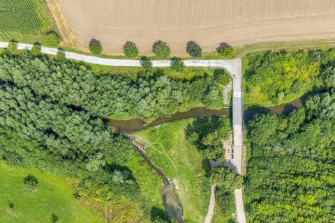 Aerial view, foot and cycle path Seseke-Weg with bridge over the river Seseke in the district