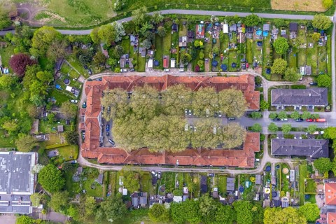 Aerial view, residential estate Teutoburgiahof with greenery in the inner courtyard, Börnig, Herne,
