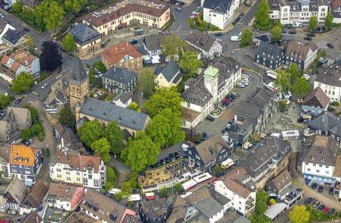 Aerial view, market, weekly market market, town hall and protestant church in the old town, market