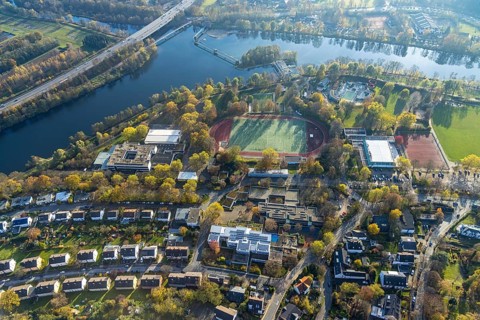 Aerial view, Friedrich-Harkort-Schule with sports ground Am Bleichstein, Werner Richard Schule with