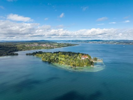 The island of Mainau in Lake Constance with the jetty and the baroque Mainau Castle, built between