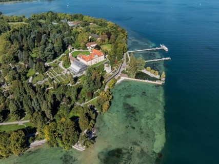 The island of Mainau in Lake Constance with the jetty and the baroque Mainau Castle, built between