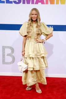 Jenny Elvers arriving at the Bertelsmann Summer Party 2025 at the Bertelsmann Representative Office