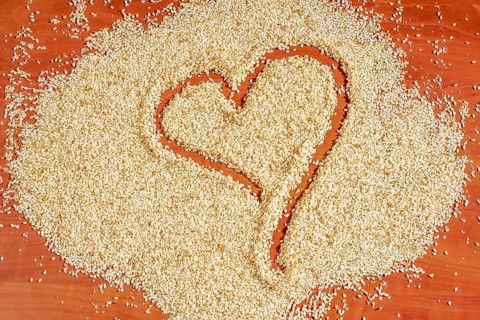 Heart-shaped trace in sesame seeds on red brown back