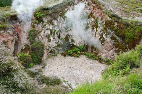 Geothermal site in New Zealand named Craters of the Moon