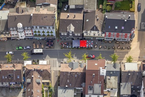 Aerial view, outdoor restaurant at the corner of Mittelstraße and Südstraße in the Haufe district
