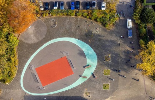 Aerial view, playing field at the Erich Kästner Realschule in the district Brauck in Gladbeck, Ruhr