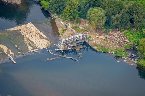Aerial view, driftwood at the weir at the river Lenne in the district Boele in Hagen, Ruhr area,