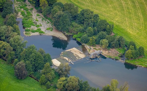 Aerial view, driftwood at the weir at the river Lenne in the district Boele in Hagen, Ruhr area,