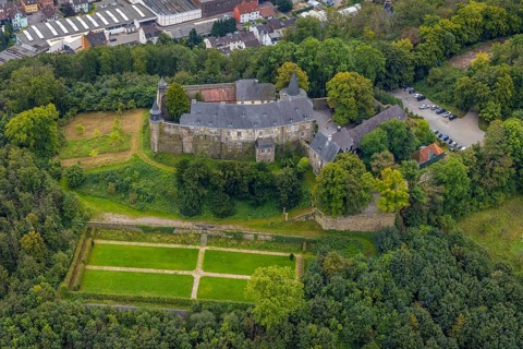 Aerial photograph, Hohenlimburg Castle on the Schlossberg in the Hohenlimburg district of Hagen,