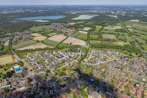 Aerial view, residential area and outdoor pool Sythen with view of Silbersee II and Silbersee III,