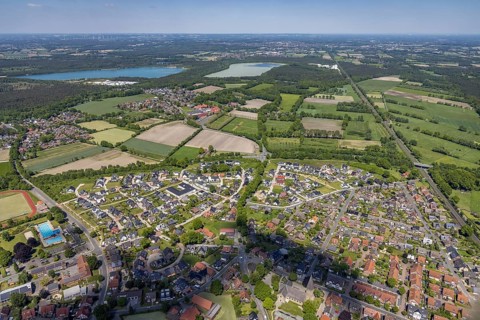 Aerial view, residential area and outdoor pool Sythen with view of Silbersee II and Silbersee III,