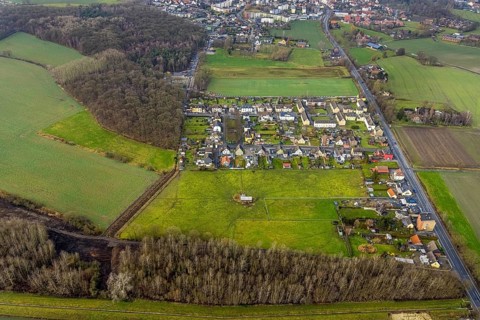 Aerial view aerial photo source of the Hoppeibach at Pelkum railway station with Zum Heideblick