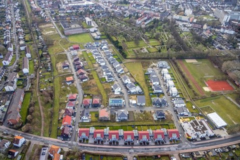 Aerial view new development area Am Beisenkamp between Beisenkamp-Gymnasium and Südenfriedhof in
