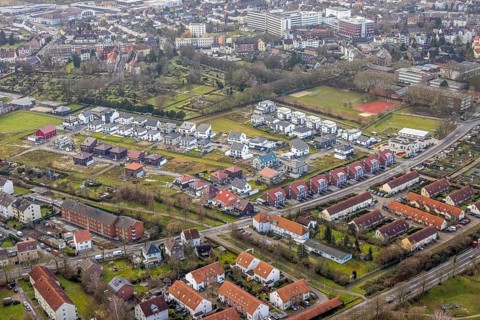 Aerial view new development area Am Beisenkamp between Beisenkamp-Gymnasium and Südenfriedhof in