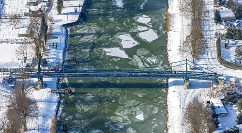 Aerial view, pedestrian bridge over the Datteln-Hamm Canal on the road Im Fuchswinkel near the