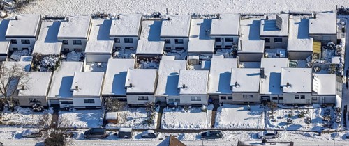 Aerial view, snow-covered bungalows at Marderweg, bungalow settlement, Uentrop, Hamm, Ruhr area,