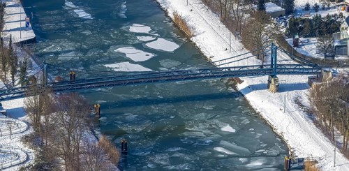 Aerial view, pedestrian bridge over the Datteln-Hamm Canal on the road Im Fuchswinkel near the