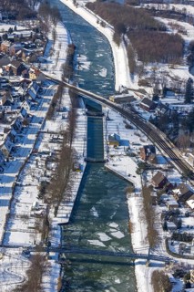 Aerial view, pedestrian bridge over the Datteln-Hamm Canal on the road Im Fuchswinkel near the