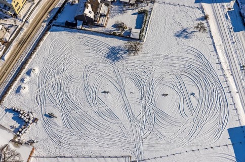 Aerial view, snow-covered field Marker Dorfstraße, winter, vehicle tracks in the snow, Uentrop,
