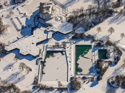 Aerial view, Hotel Selbachpark with outdoor pool Selbachpark, snow-covered areas, winter, Pelkum,