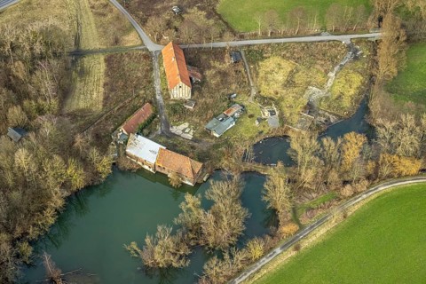 Aerial view, development of the area at the Heessener Schlossmühle, historic mill, Enniger Bach,