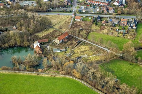 Aerial view, development of the area at the Heessener Schlossmühle, historic mill, Enniger Bach,