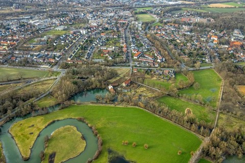 Aerial view, development of the area at the Heessener Schlossmühle, historic mill, Enniger Bach,