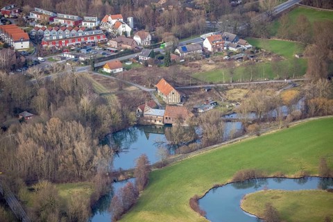Aerial view, development of the area at the Heessener Schlossmühle, historic mill, Enniger Bach,