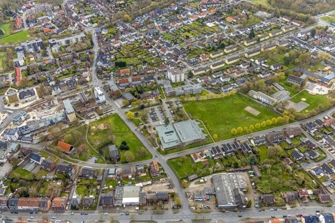 Aerial view, Am Brokhof area, playground and New Apostolic Church, Gutenberg School and Saxony Hall