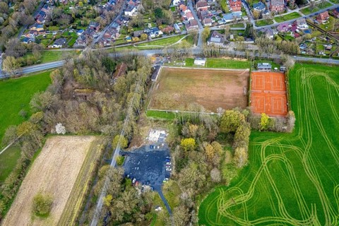 Aerial view, sports field Dolberger Straße with tennis courts near Heessen Castle, Lippeauen,