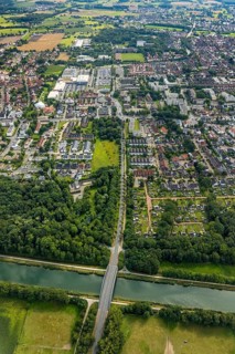 Aerial view, green area Werries at the Datteln-Hamm canal and Ostwennemarstraße with Westpress