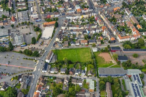 Aerial view, green meadow at the corner of Lohauserholzstraße and Auf dem Hilkenhohl in Mitte,