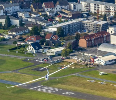 Aerial photo, Duo Discus high-performance two-seater D-4199 over Hamm airfield in the Heessen