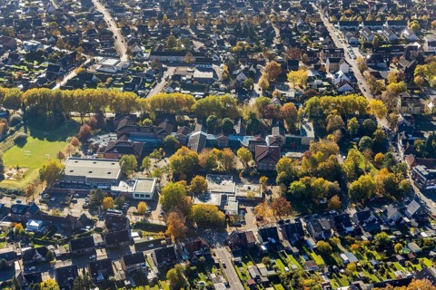 Aerial view, Sophie Scholl School and Gebrüder Grimm School in the residential area on Berliner