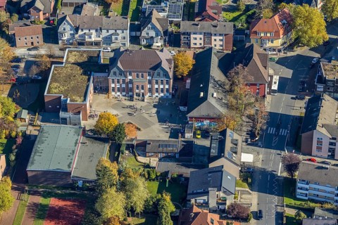 Aerial view, Overbergschule and pupils and cross on the schoolyard in the district Bockum-Hövel in