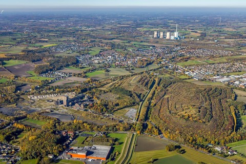 Aerial view, Kissinger Höhe slag heap and Ost Zeche Heinrich Robert colliery with hammerhead tower