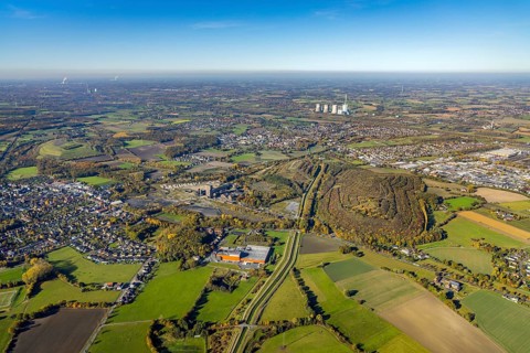 Aerial view, Kissinger Höhe slag heap and Ost Zeche Heinrich Robert colliery with hammerhead tower