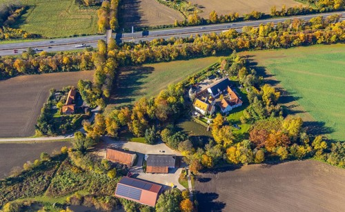 Aerial photograph, Haus Reck in Lerche on the A1 motorway in the Overberge district of Bergkamen,