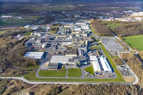 Aerial view, industrial estate with Goldbeck Betonelemente and DuPont with DuBay Polymer GmbH on