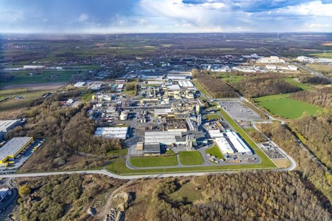 Aerial view, industrial estate with Goldbeck Betonelemente and DuPont with DuBay Polymer GmbH on