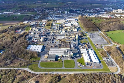 Aerial view, industrial estate with Goldbeck Betonelemente and DuPont with DuBay Polymer GmbH on